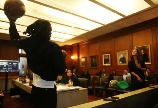 开云-莫兰特法庭砸球 以正当防卫为由尝试为斗殴脱罪